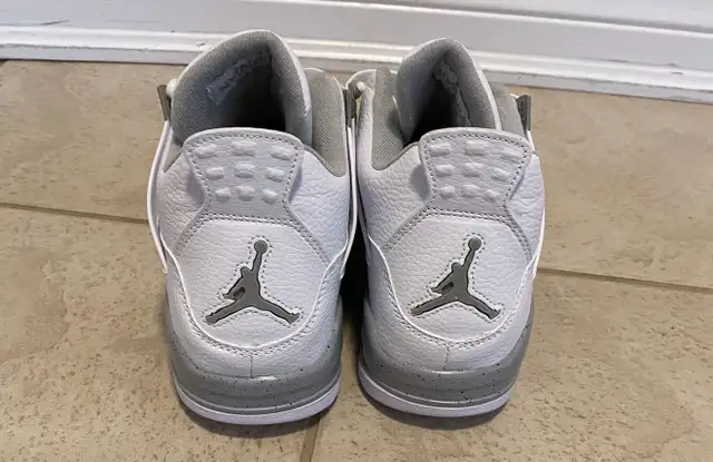 Jordan 4 Retro 'White Oreo' size 10 in Men's Shoes in Oakville / Halton Region - Image 4