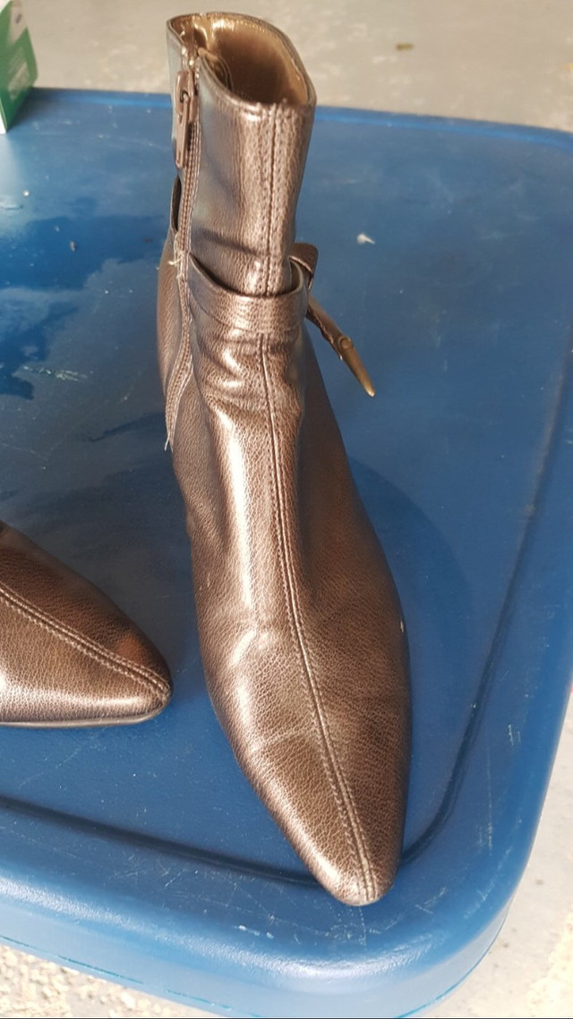 Bronze boots $30 in Garage Sales in Mississauga / Peel Region - Image 4