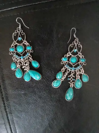 Vintage Handcrafted Native American Imperial Jade and Silver Chandalier Dangle Earings Set. The Chan...