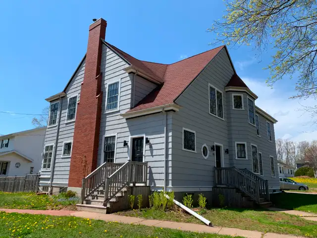 Beautiful Fully Furnished 3 Bedroom Upstairs Unit in Brighton