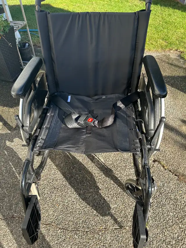 Wheelchair in Health & Special Needs in Delta/Surrey/Langley - Image 3