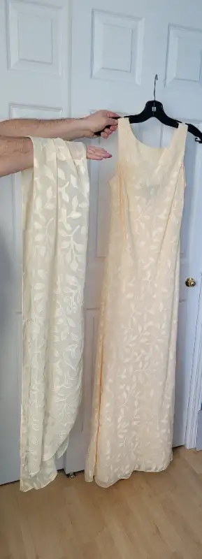 Robe de bal couleur beurre, View more