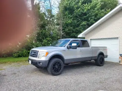 2010 5.4lt fx4 6'5 $6000 firm as is. If interested come look.