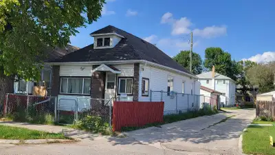 House for rent in the Weston area. 3 bedrooms and an office/den with one bathroom, insulated sunroom...