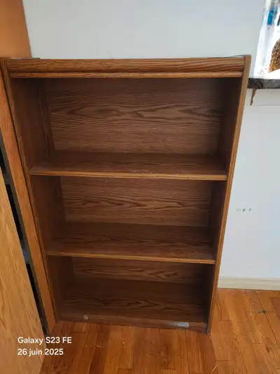 Free shelving. Étagères gratuites, View more