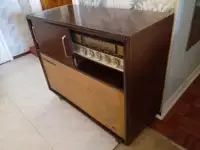Antique RCA Victor radio