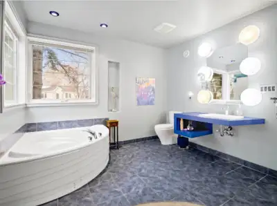 Tastefully decorated, furnished comfortable home, walking distance to Wascana Park. Fully equipped k...