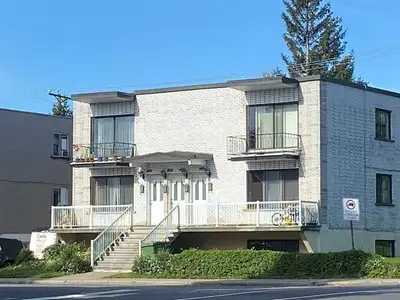Located at 7605 Chouinard, LaSalle (Montreal) H8N 2E2, large garage for rent, 19 feet x 21 feet = 39...