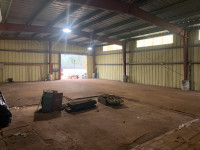 FOR RENT: Spacious 2400 sqft Warehouse - Metcalf, ON