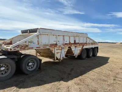 1983 Decap close under load belly dump trailer. Triaxle spring suspension, LED lights. 60% 11R24.5 r...