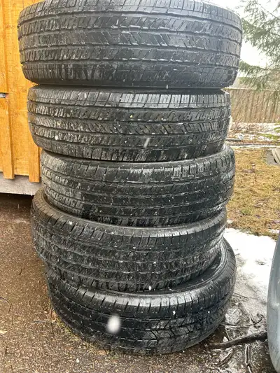4 barely used and 1 new Bridgestone tires. Used for 4-5 months. Like new * Size: 255/70R18