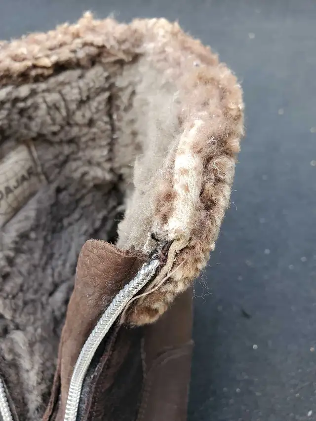 Pajar brown/tan leather sherpa lined ankle boots - size 8 in Women's - Shoes in City of Toronto - Image 11