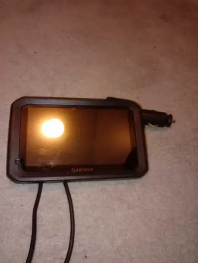 Navigate your world with this pre-owned Garmin GPS unit, perfect for road trips and outdoor adventur...