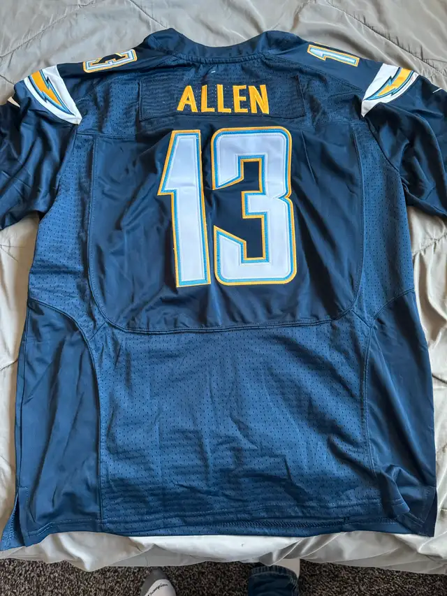Authentic NFL jerseys in Football in Winnipeg - Image 7
