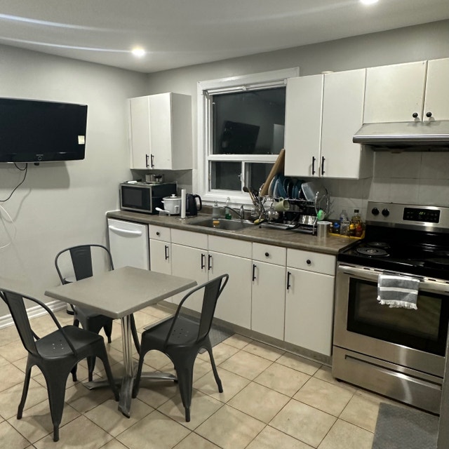 2 rooms are available for rent at Oshawa (only for students) Room