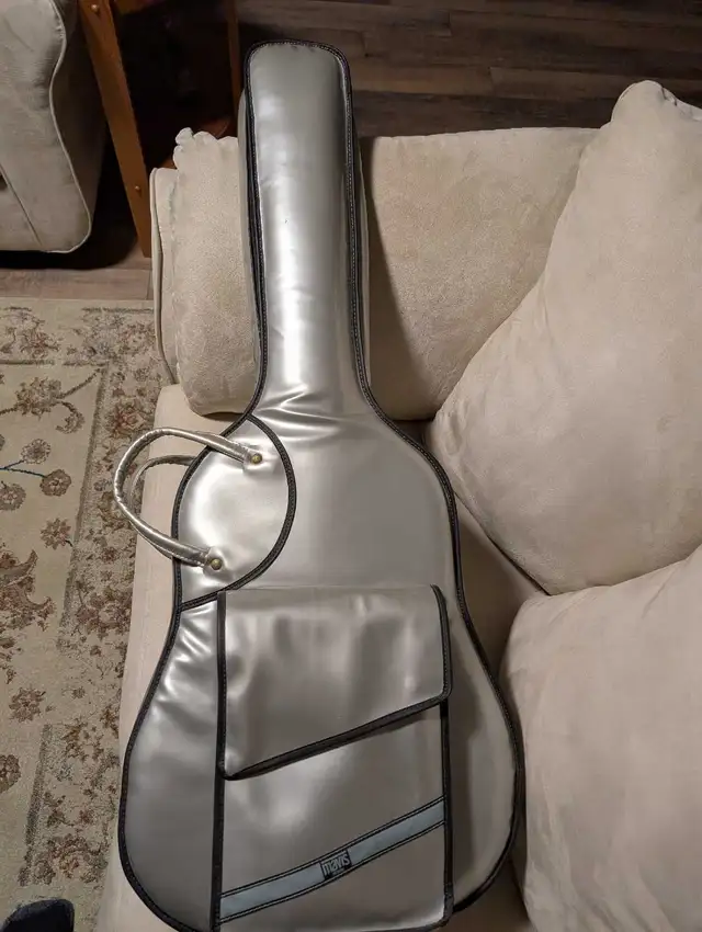 Vintage Morales M-20 Acoustic Guitar in Guitars in Peterborough - Image 11