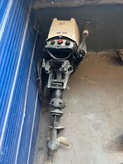 1969 25 hp outboard tiller. All lower end bearings and seals re done new water pump and points insta...