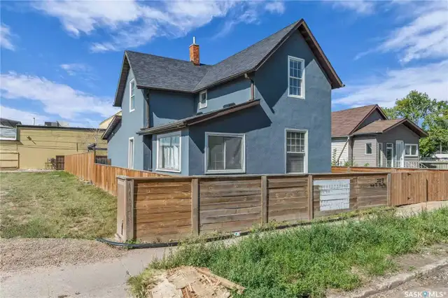 Detached House for rental in Long Term Rentals in Saskatoon - Image 2