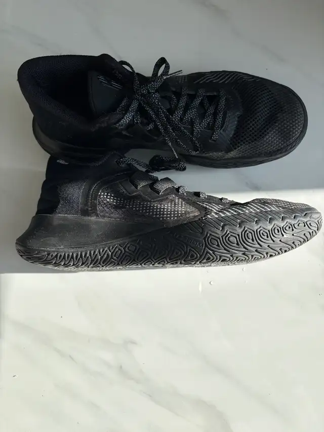 Nike kyrie shoes :size 8 in Men's Shoes in Markham / York Region - Image 3