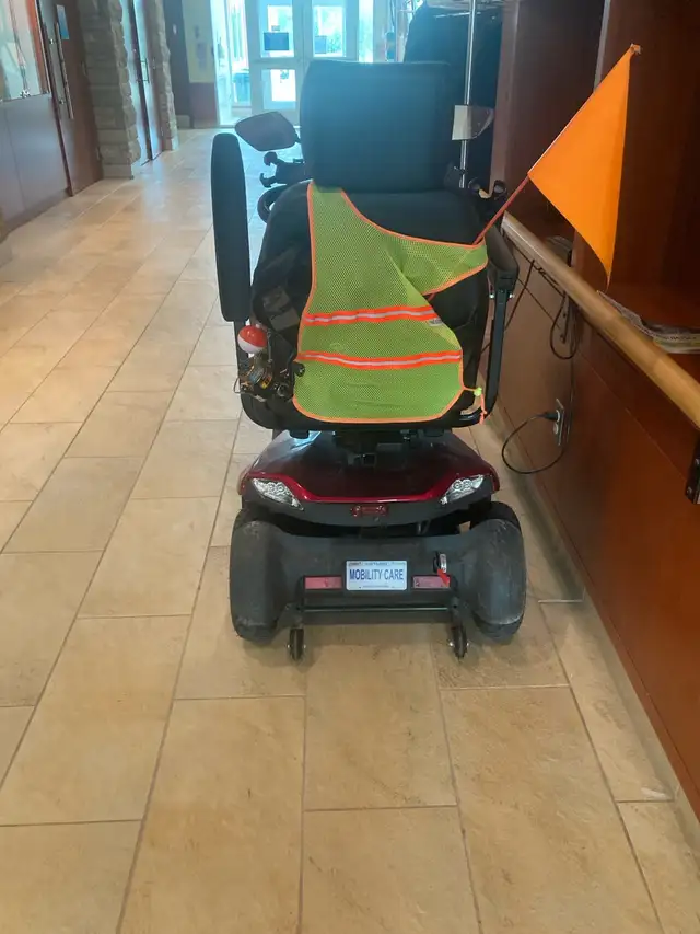 Scooter for sale in Road in Ottawa - Image 6