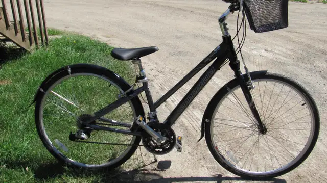 VÉLO CANNONDALE COMME NEUF PAYER $1200 in Road in Rimouski / Bas-St-Laurent - Image 2