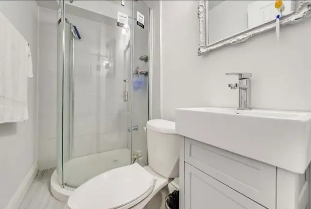 One bedroom basement for Rent in Room Rentals & Roommates in Oshawa / Durham Region - Image 4