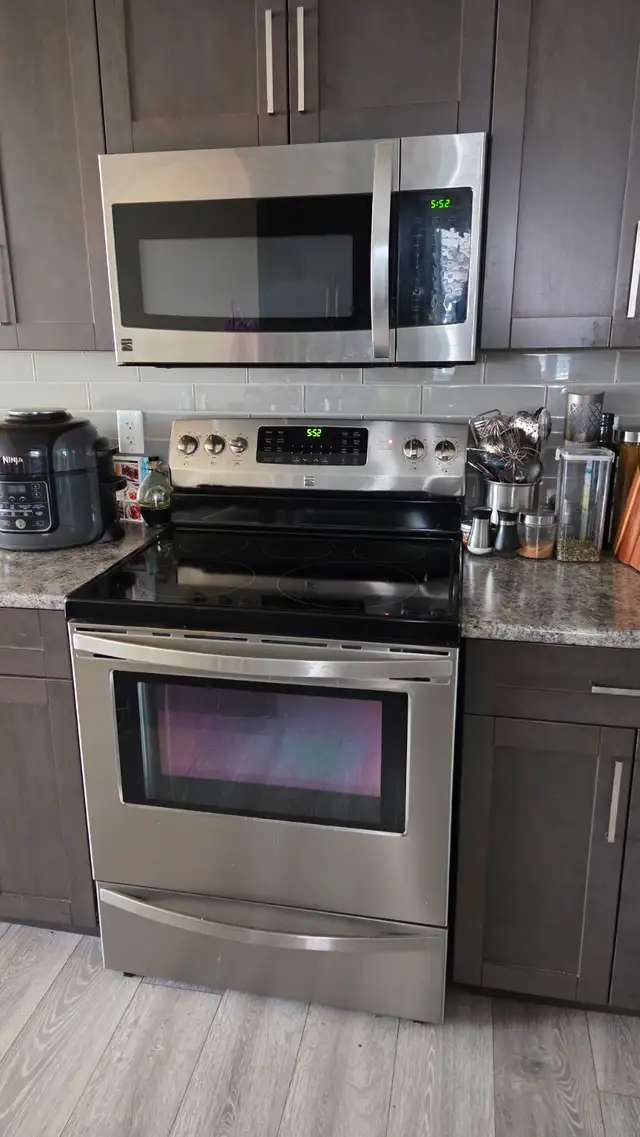 Large bright room for rent with living room & 4 piece bathroom in Room Rentals & Roommates in Belleville - Image 7