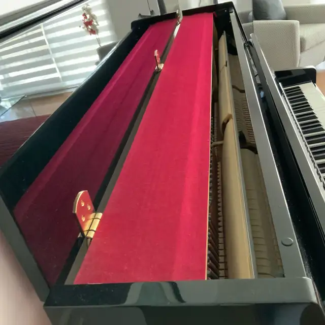 Piano Yamaha in Pianos & Keyboards in Longueuil / South Shore - Image 5