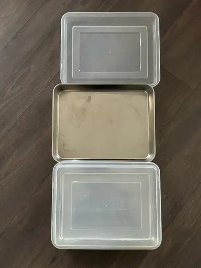 This is a used TeamFar lasagna pan, 12 2/5" x 9 3/4" x 1.85" stainless steel rectangular cake browni...