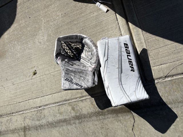Bauer Goalie Pads, Glove and Blocker INT in Hockey in Calgary - Image 9