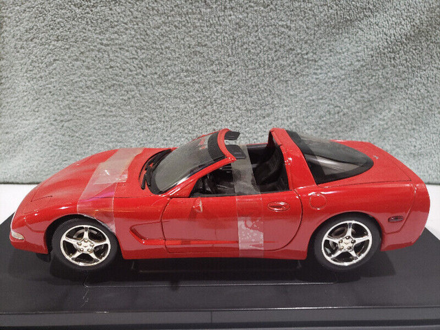 American Muscle Ertl 2003 Chevrolet Corvette Coupe 50th Diecast in Toys & Games in Sarnia - Image 2