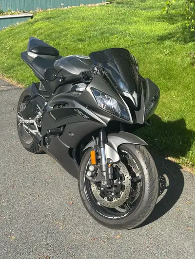 2016 Yamaha R6 – Steel Grey – 15,423 km Clean, adult-owned, well-maintained bike. 1 previous owner b...