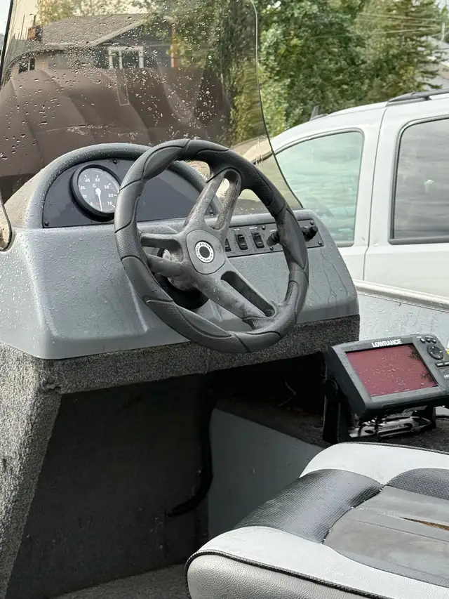 2014 Lund Fury 1600 c/w 40 hp Mercury jet in Powerboats & Motorboats in Whitehorse - Image 3