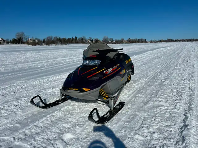 Skidoo Formula Z 700 édition millenium in Snowmobiles in Longueuil / South Shore - Image 7