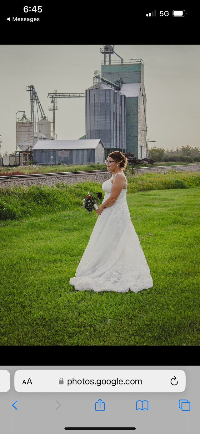 Wedding dress dans Femmes - Robes et jupes  à Comté de Strathcona - Image 2