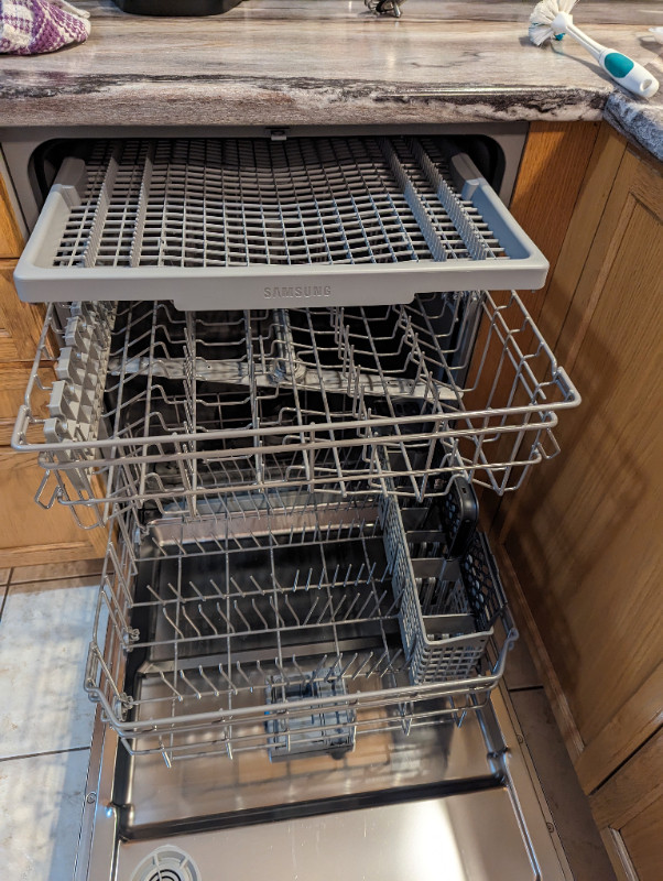 Samsung Dishwasher DW80N3030 in Dishwashers in Guelph - Image 2