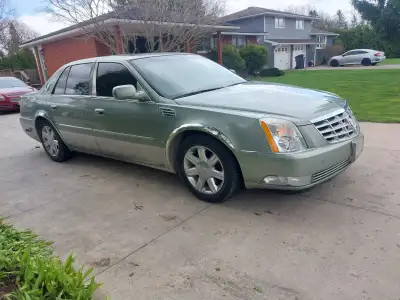 selling 2006 Cadillac DTS , no Rust, engine and transmission are strong , 107600 klm , still insured...
