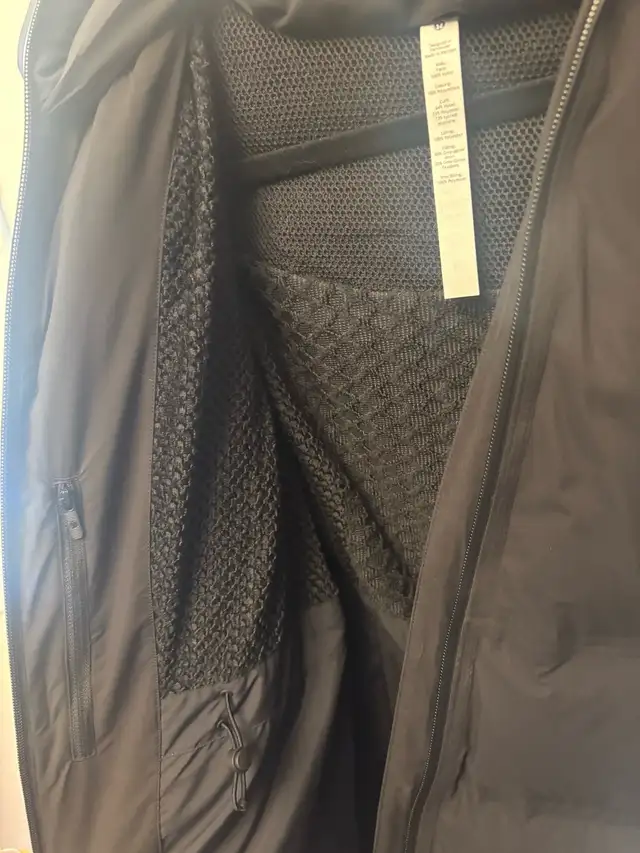 Lululemon street sleet long jacket in Women's - Tops & Outerwear in Kingston - Image 6