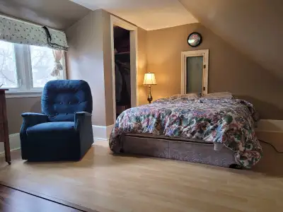 Month to month, shared bathroom,kitchen and living room. Looking for one occupant that works or stud...