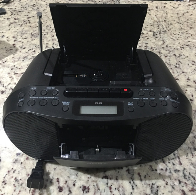 Sony CFD-S70 CD/Cassette Boombox with Radio in Stereo Systems & Home Theatre in Ottawa
