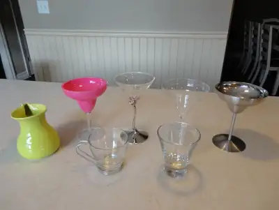 Group of 7 Cocktail and Drinking Glass Set -New $12/all, View more