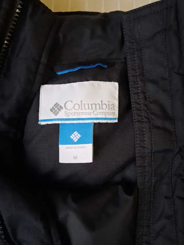 Columbia women snow Jacket size medium in Kids & Youth in Edmonton - Image 3