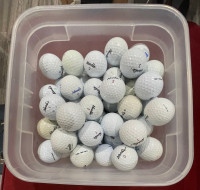 Lot de 100 balles de golf plus 10 balles d'entraînement.