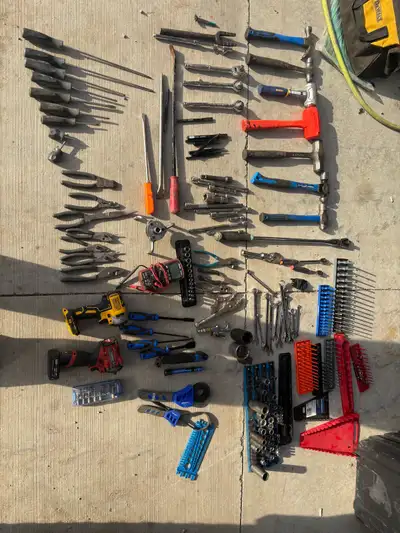 Snap on tools. Most are like a year old .Some Matco and Mac tools. Then some cheaper ones. Package d...