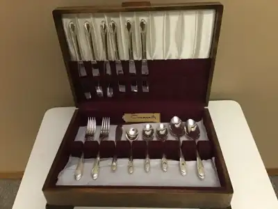1941 Inheritance pattern by International Silver Company of Canada 6 place settings: forks, knives,...