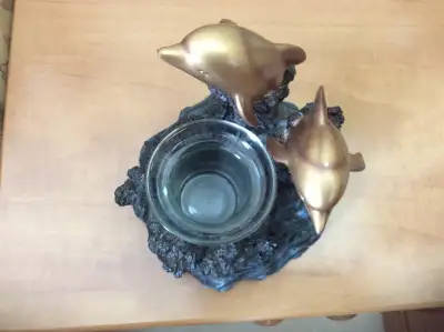 Dauphin porte bougies et napperon, sous verre, View more