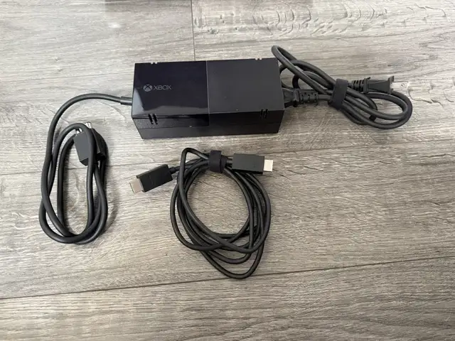 Xbox One Quantum Break Edition (Complete in Box)64335578544385123