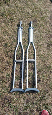 Adjustable Aluminum Crutches 
