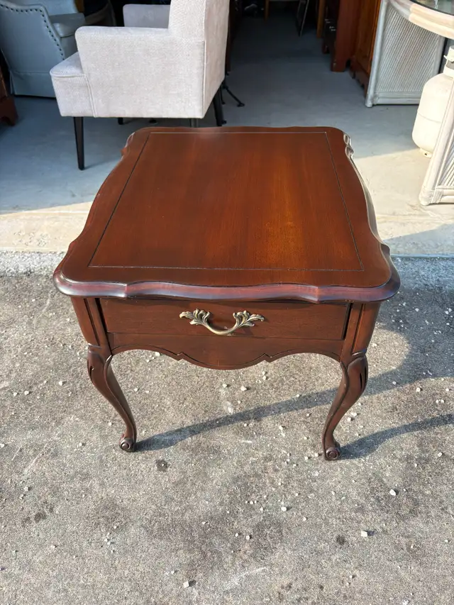 Single Solid Wood Side Table in Coffee Tables in Peterborough - Image 3