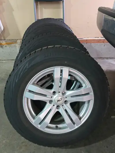 Selling a full set 4x, 235/65R17 104H Bridgestone Blizzak WS80 winter tires on alloy wheels, 5x114.3...